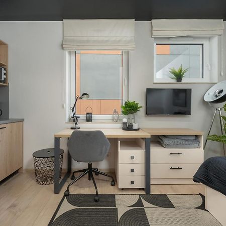 Trendy Studios With Home Office Near Wroclaw Main Station By Noclegi Renters Ngoại thất bức ảnh