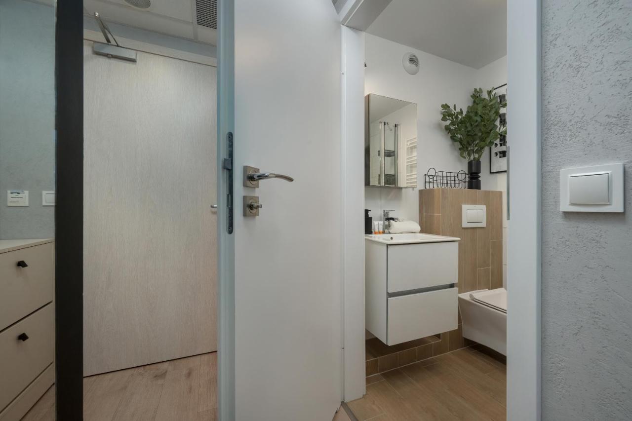 Trendy Studios With Home Office Near Wroclaw Main Station By Noclegi Renters Ngoại thất bức ảnh