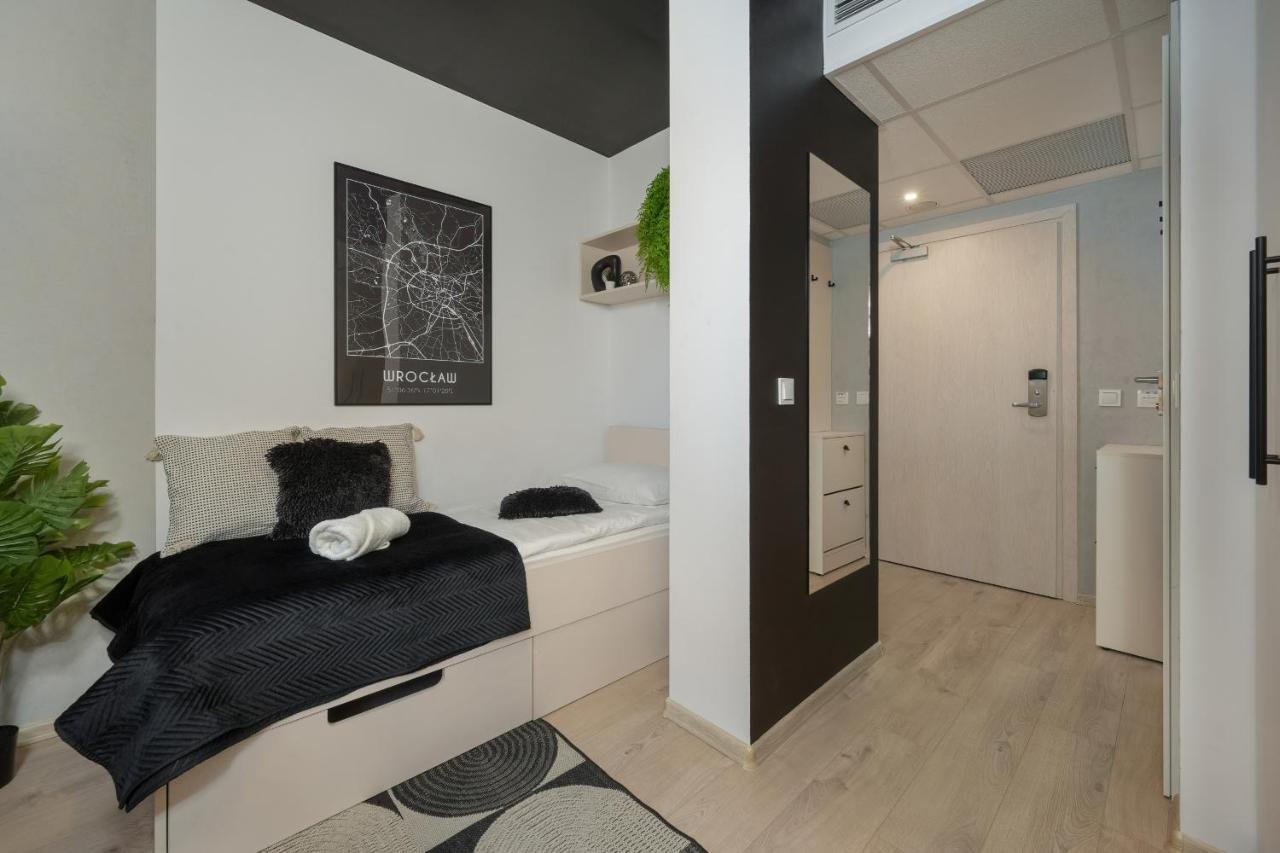 Trendy Studios With Home Office Near Wroclaw Main Station By Noclegi Renters Ngoại thất bức ảnh