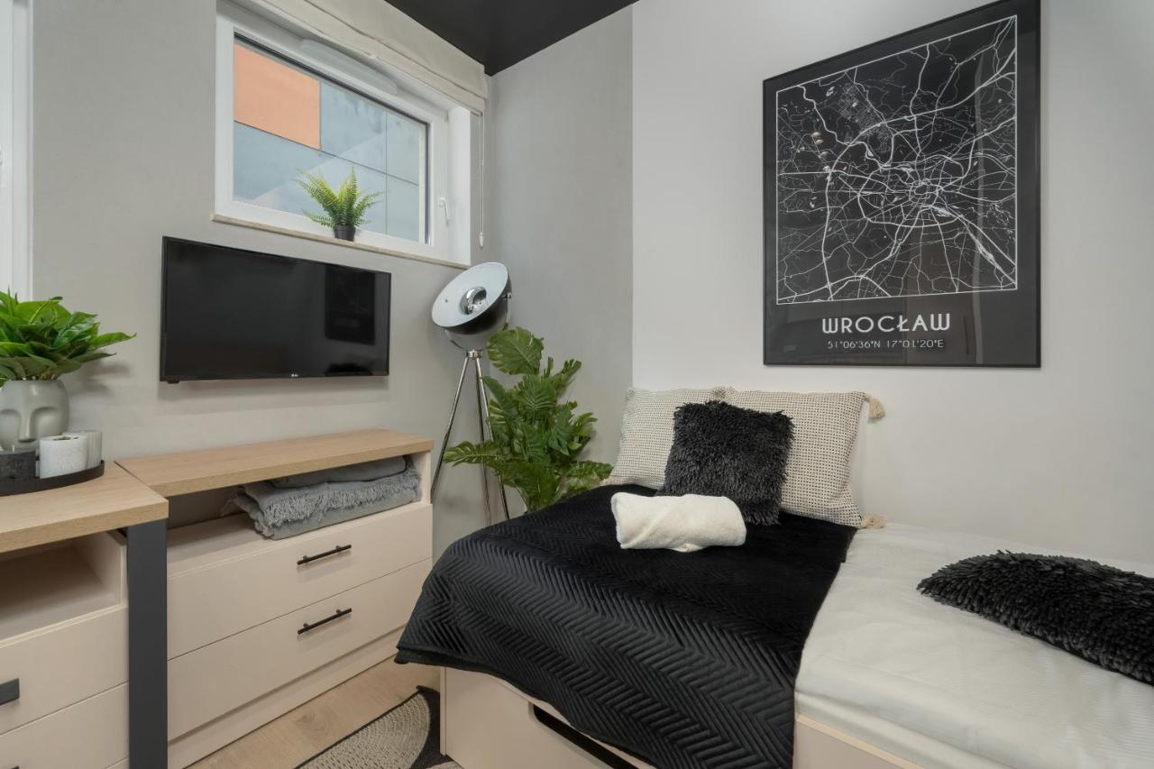 Trendy Studios With Home Office Near Wroclaw Main Station By Noclegi Renters Ngoại thất bức ảnh