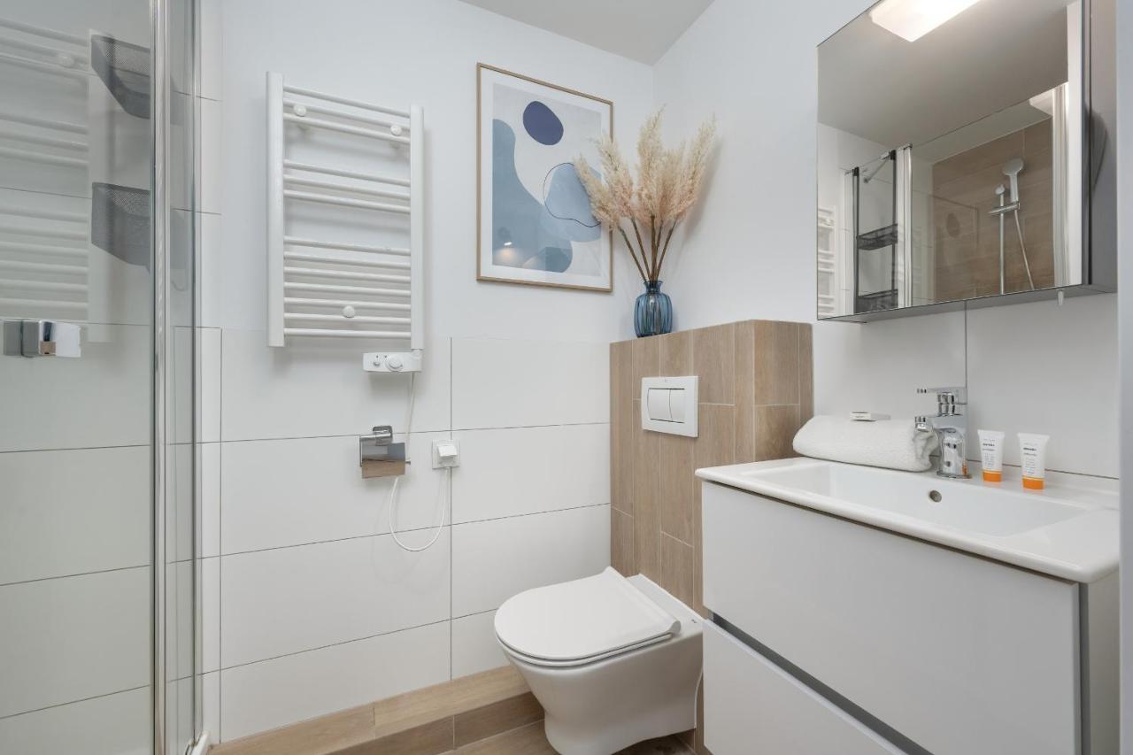 Trendy Studios With Home Office Near Wroclaw Main Station By Noclegi Renters Ngoại thất bức ảnh